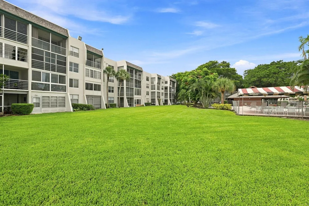 9440 POINCIANA PLACE #314 Davie, FL 33324