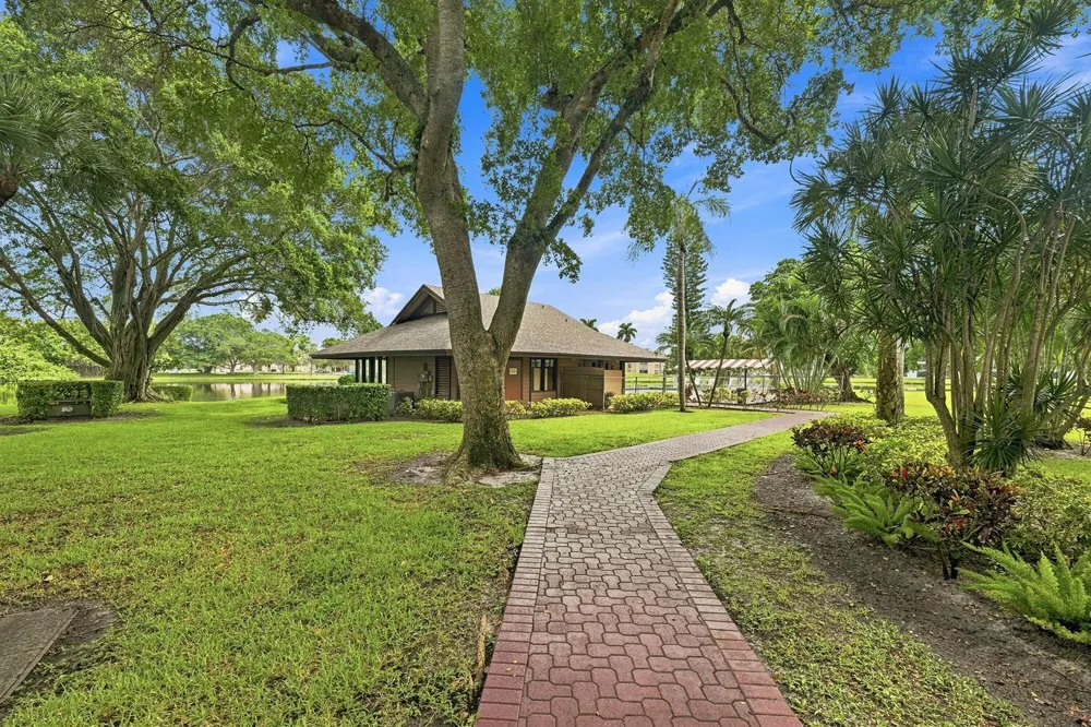 9440 POINCIANA PLACE #314 Davie, FL 33324