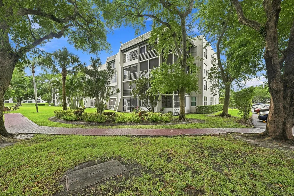 9440 POINCIANA PLACE #314 Davie, FL 33324