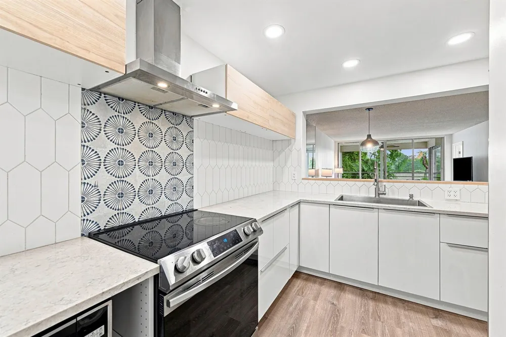9440 POINCIANA PLACE #314 Davie, FL 33324