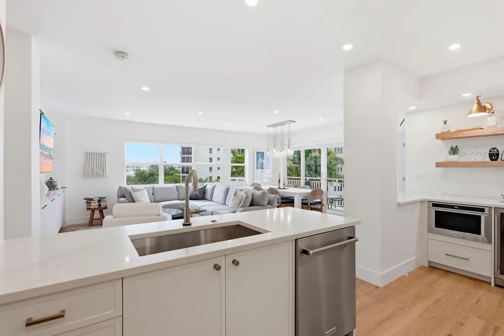 1000 Lowry Street #4F Delray Beach, FL 33483