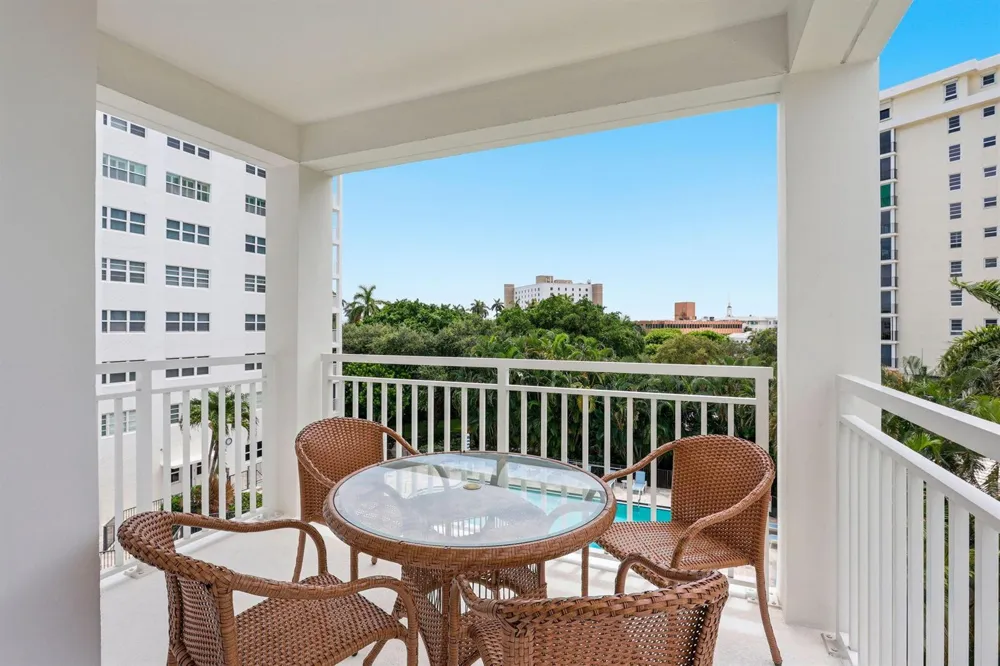 1000 Lowry Street #4F Delray Beach, FL 33483