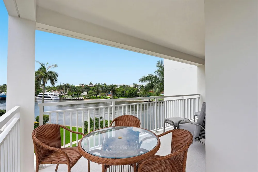 1000 Lowry Street #4F Delray Beach, FL 33483