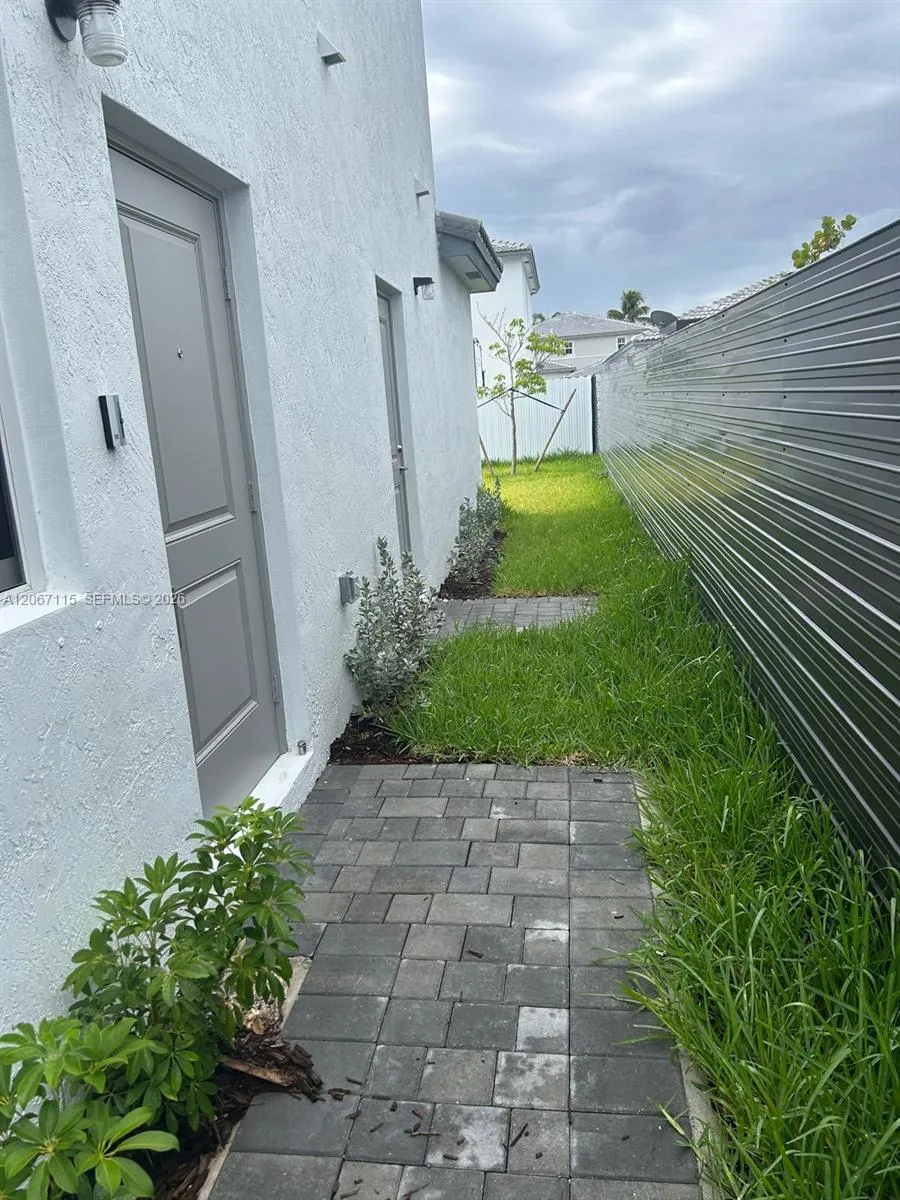 14806 SW 163rd St Miami, FL 33187