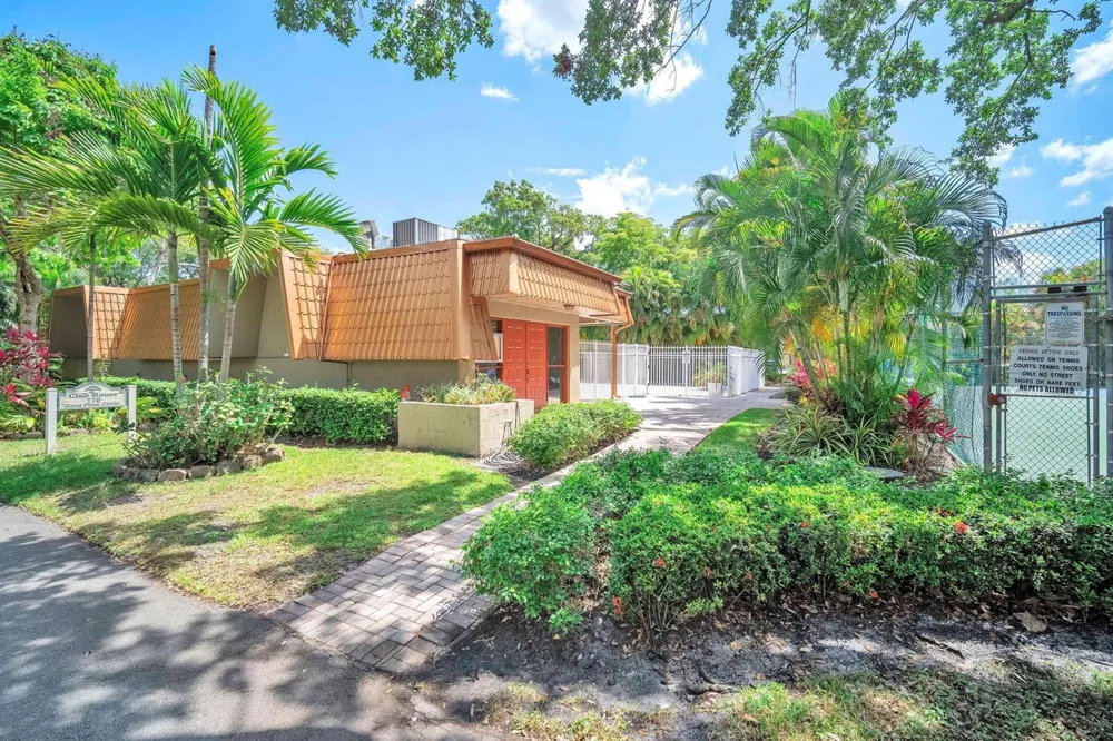 740 E Coco Plum Circle #3 Plantation, FL 33324