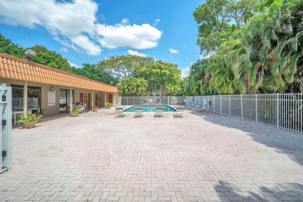 740 E Coco Plum Circle #3 Plantation, FL 33324