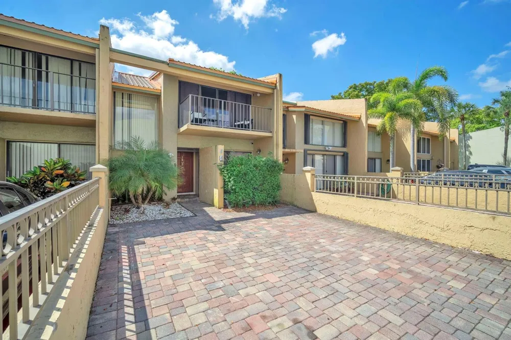 740 E Coco Plum Circle #3 Plantation, FL 33324