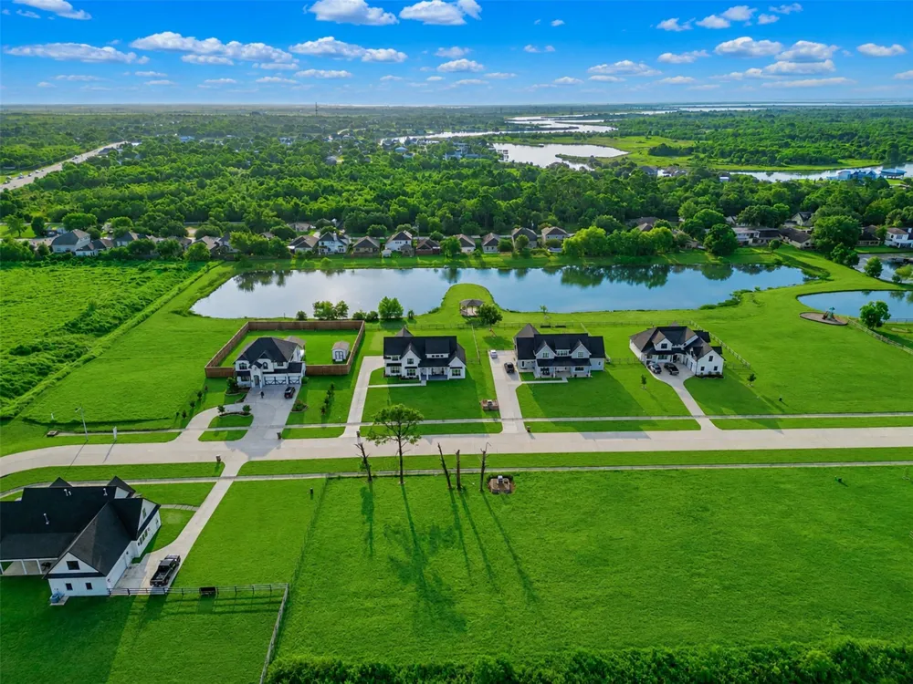 4116 Leslies Way Dickinson, TX 77539