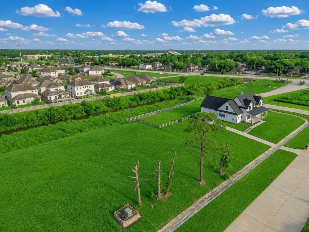 4116 Leslies Way Dickinson, TX 77539