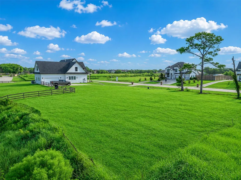 4116 Leslies Way Dickinson, TX 77539