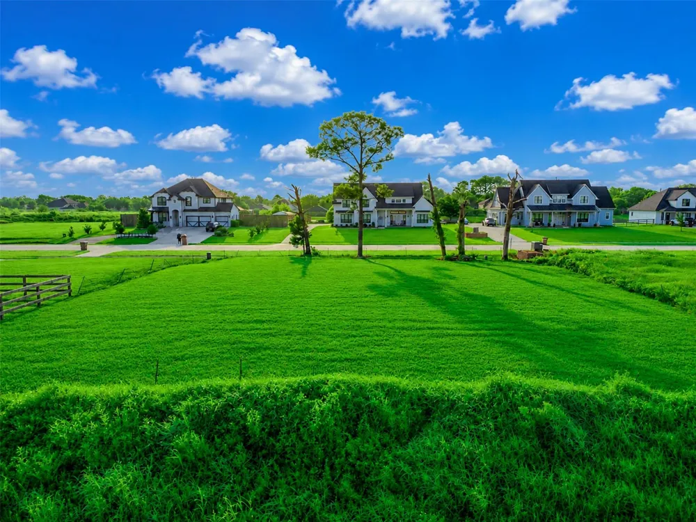 4116 Leslies Way Dickinson, TX 77539