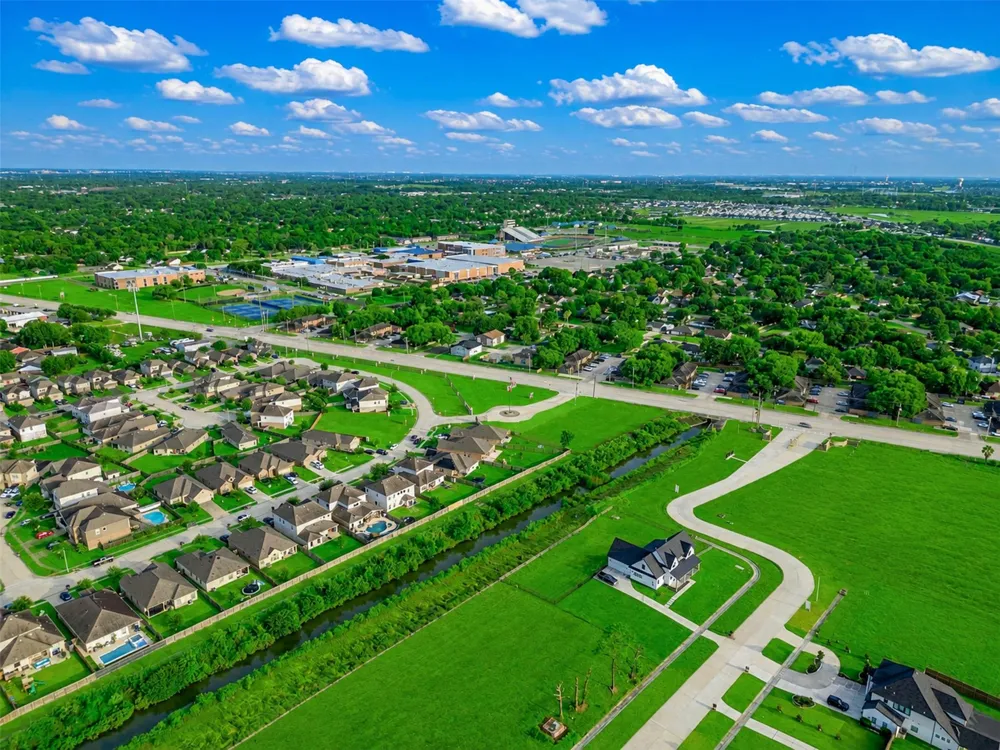 4116 Leslies Way Dickinson, TX 77539