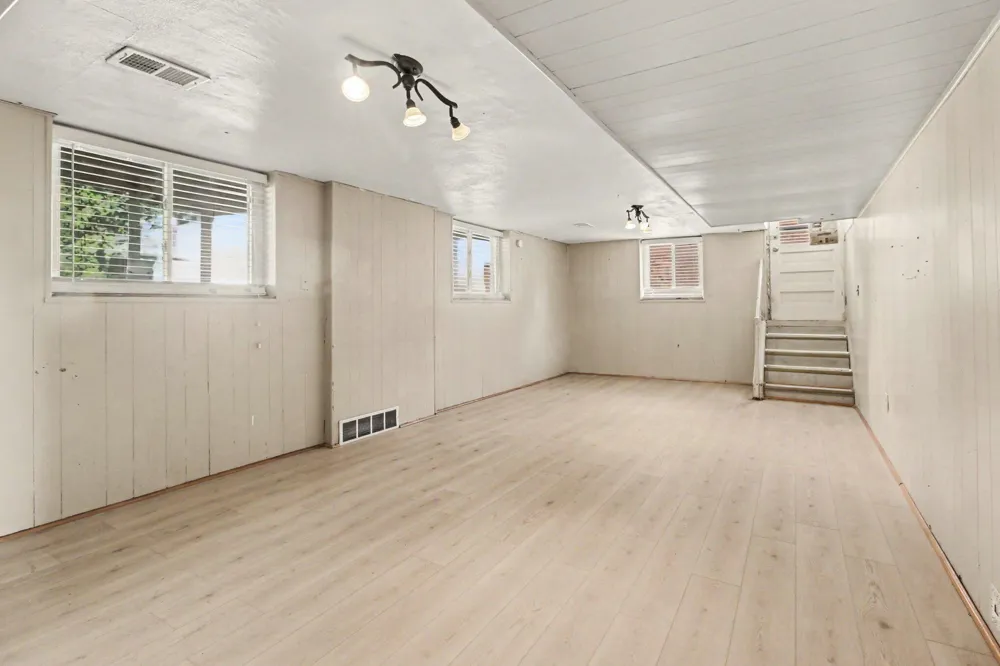 13429 Garfield Street Redford, MI 48239