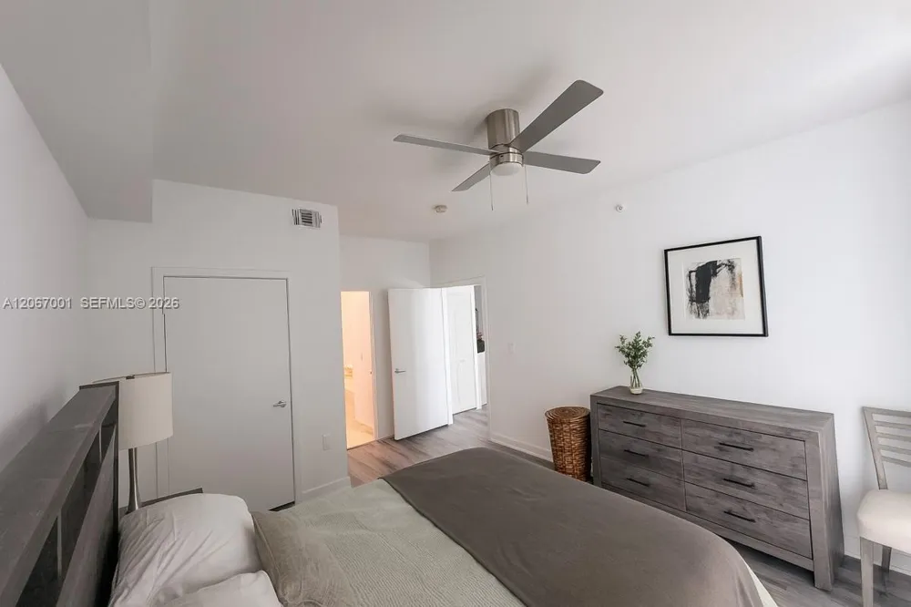 79 SW 12th St #2809-S Miami, FL 33130