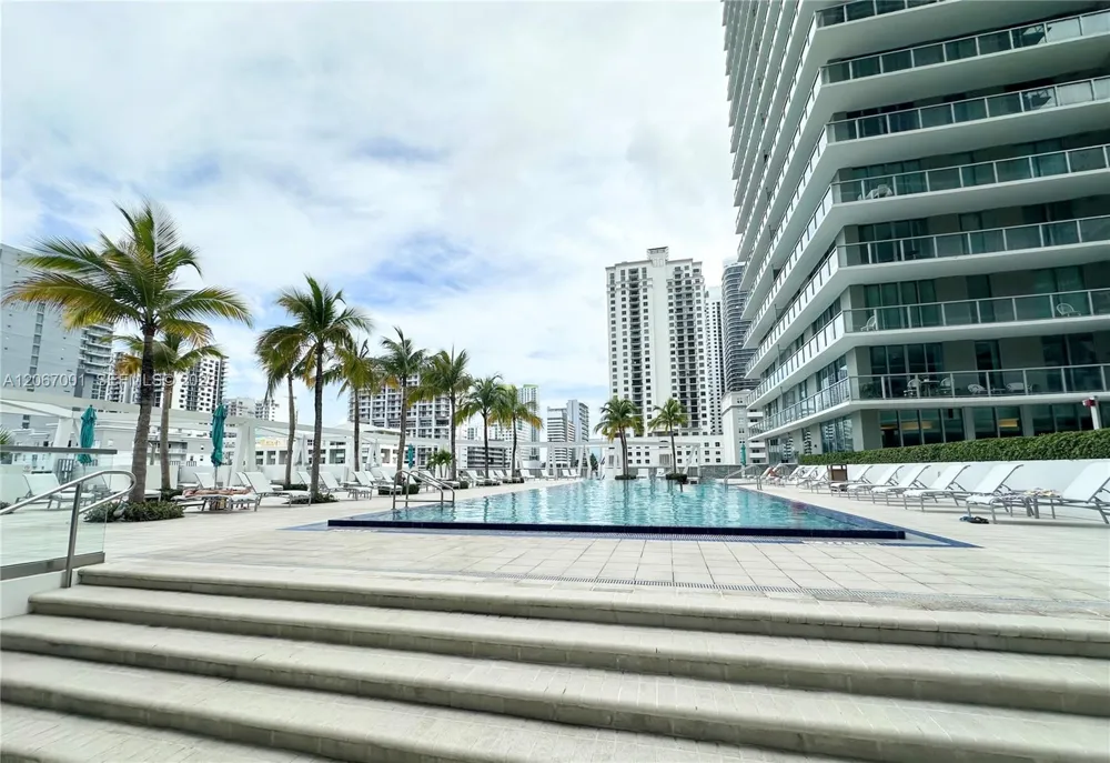 79 SW 12th St #2809-S Miami, FL 33130