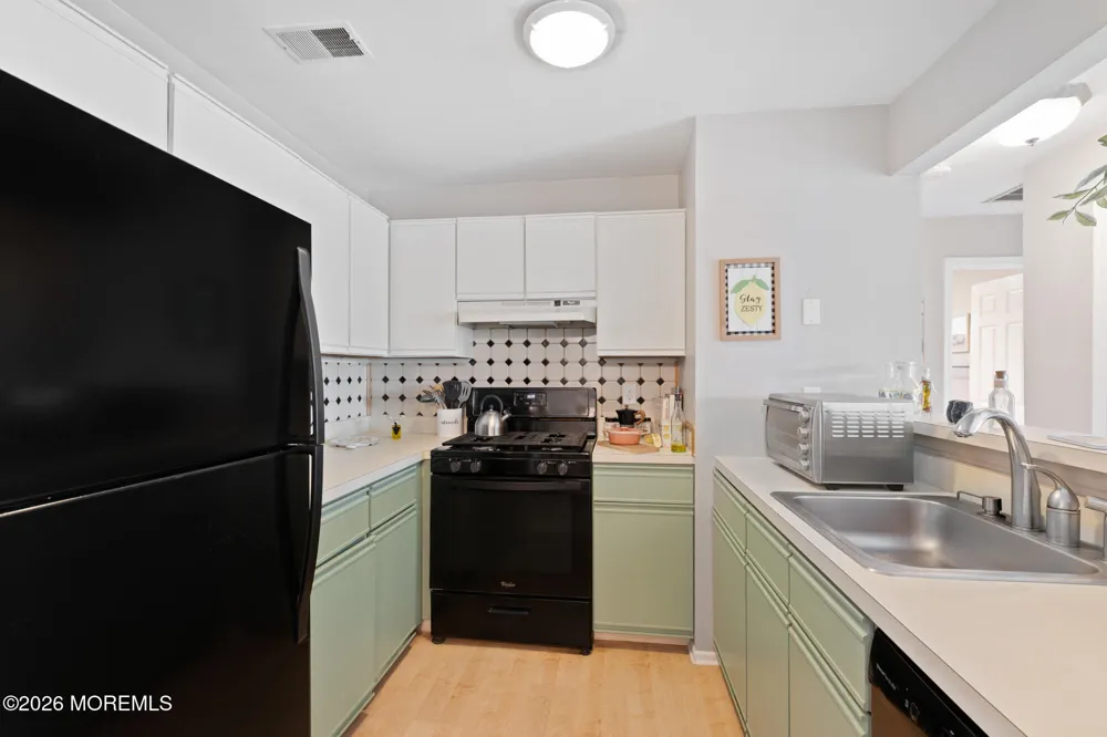 24 Crop Court Tinton Falls, NJ 07753