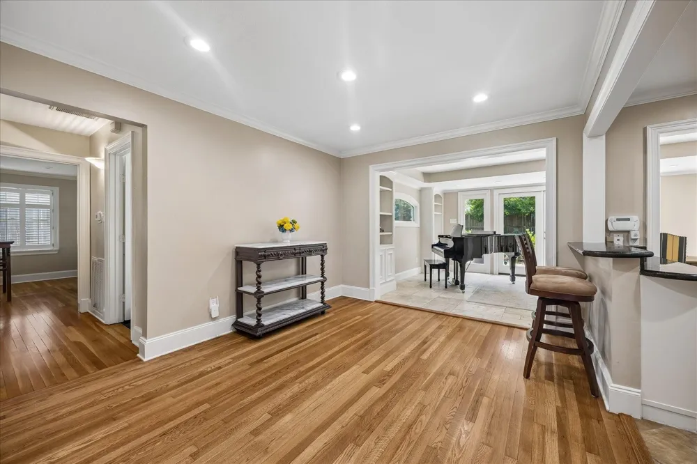 4919 Imperial Street Bellaire, TX 77401