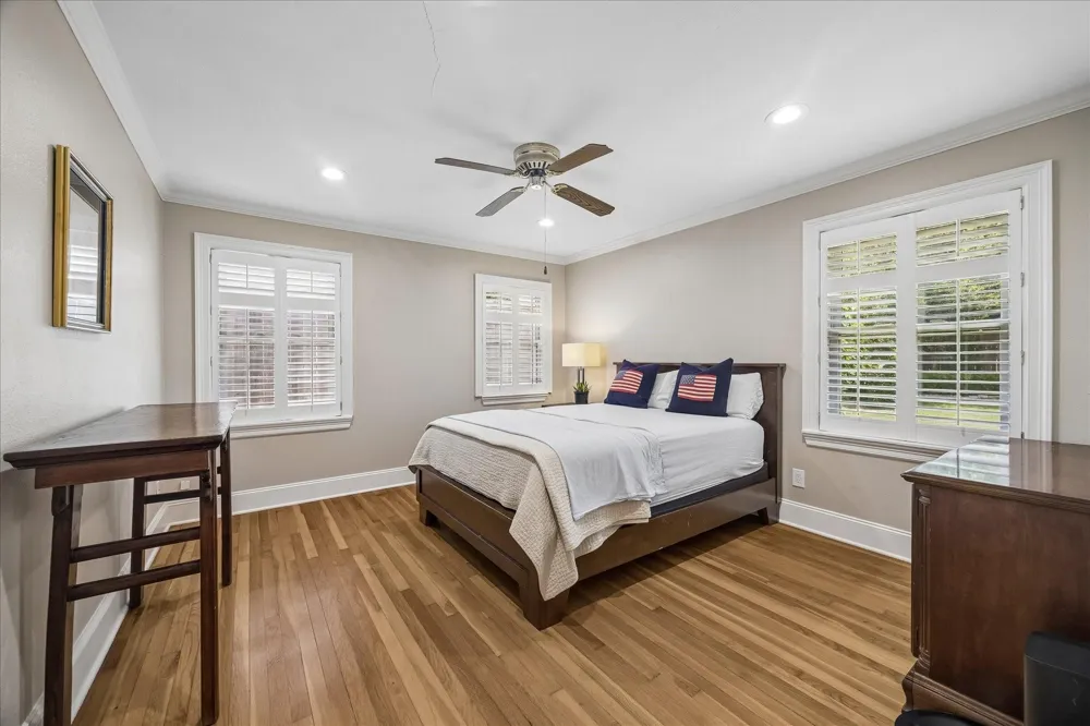 4919 Imperial Street Bellaire, TX 77401
