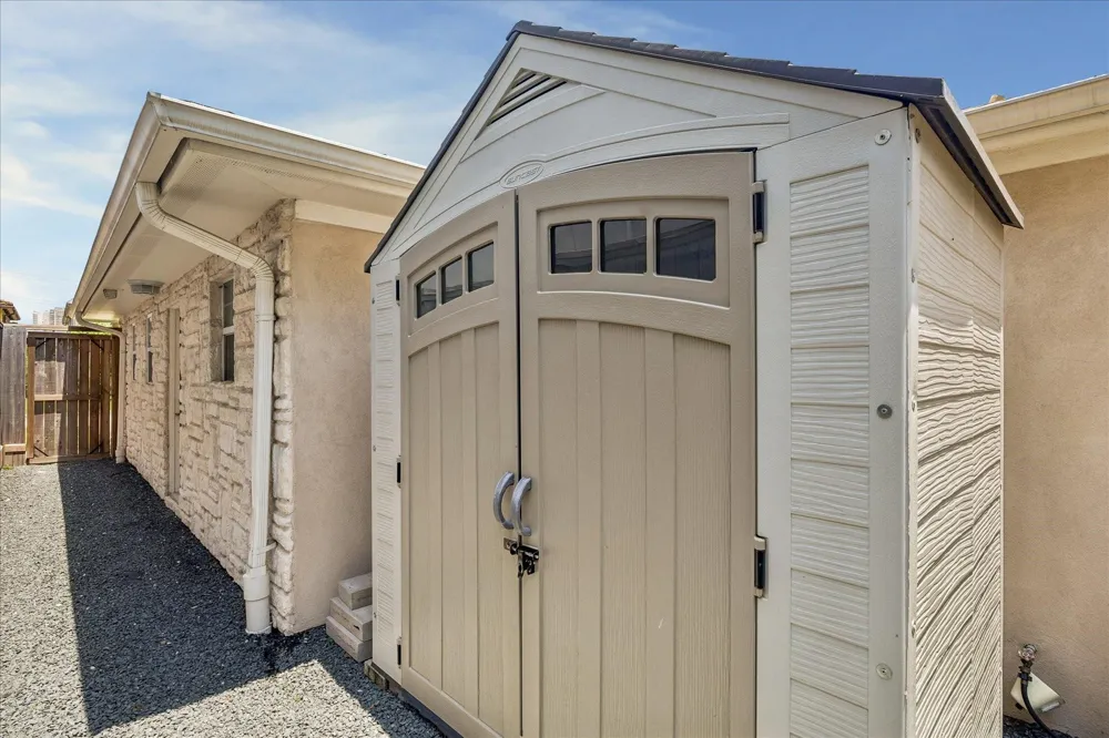4919 Imperial Street Bellaire, TX 77401