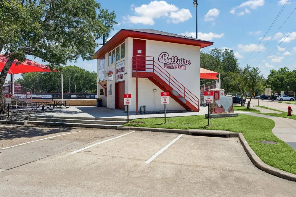 4919 Imperial Street Bellaire, TX 77401