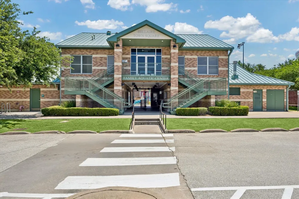 4919 Imperial Street Bellaire, TX 77401
