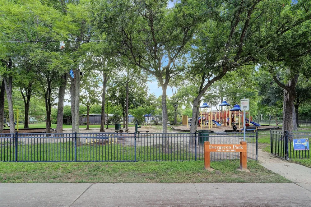 4919 Imperial Street Bellaire, TX 77401