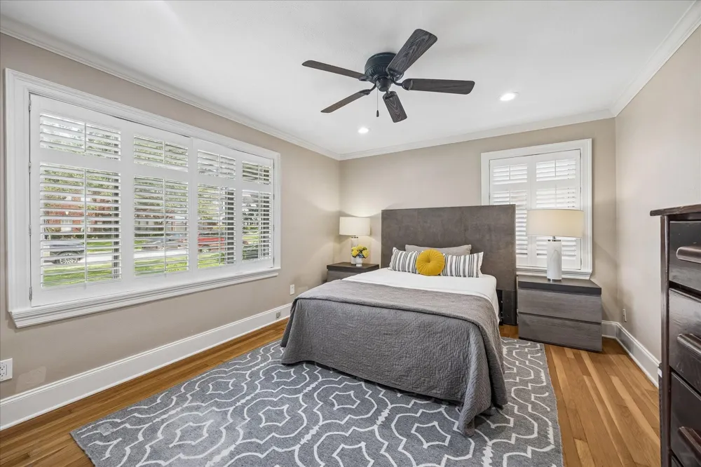 4919 Imperial Street Bellaire, TX 77401