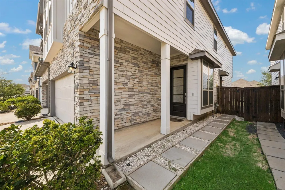 4055 Champlain Way Iowa Colony, TX 77583