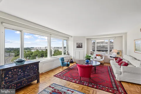 2475 VIRGINIA AVENUE NW #822