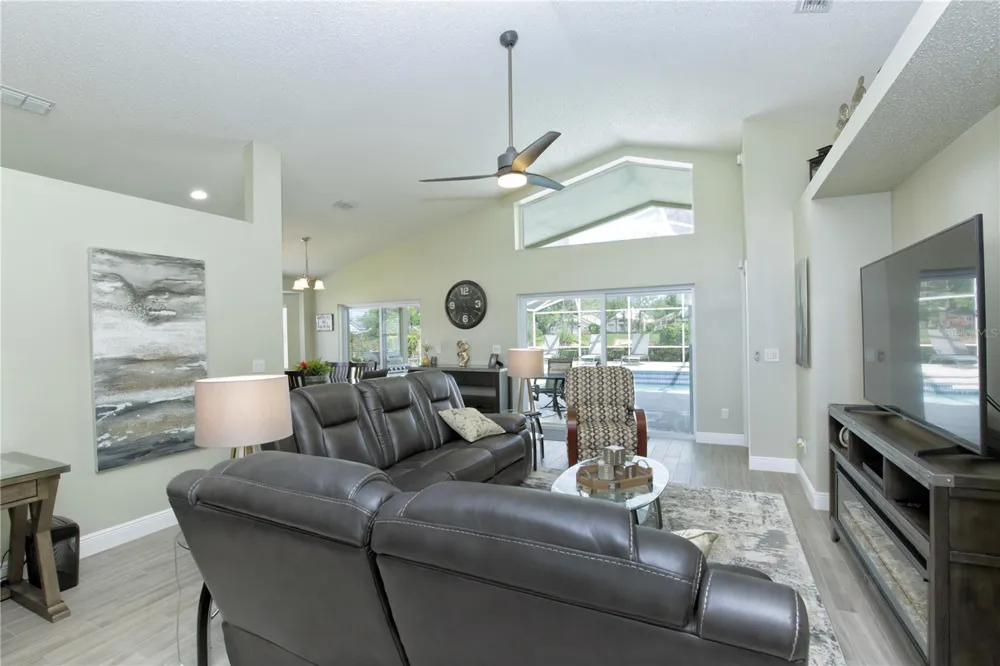 1942 BERMUDA POINTE DRIVE Haines City, FL 33844