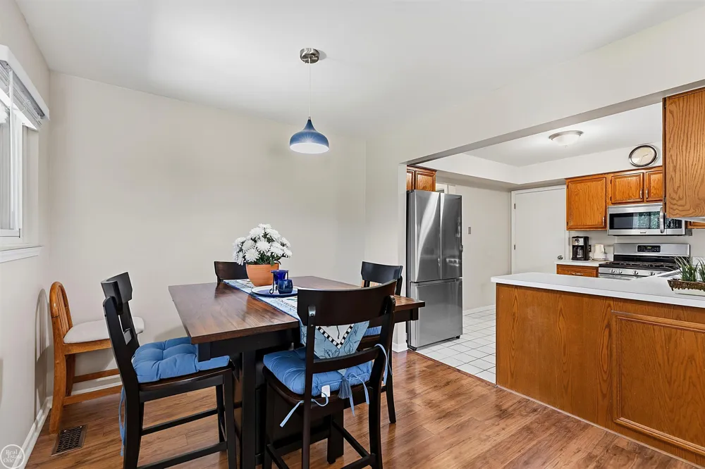 26160 Knollwood Drive Chesterfield Township, MI 48051