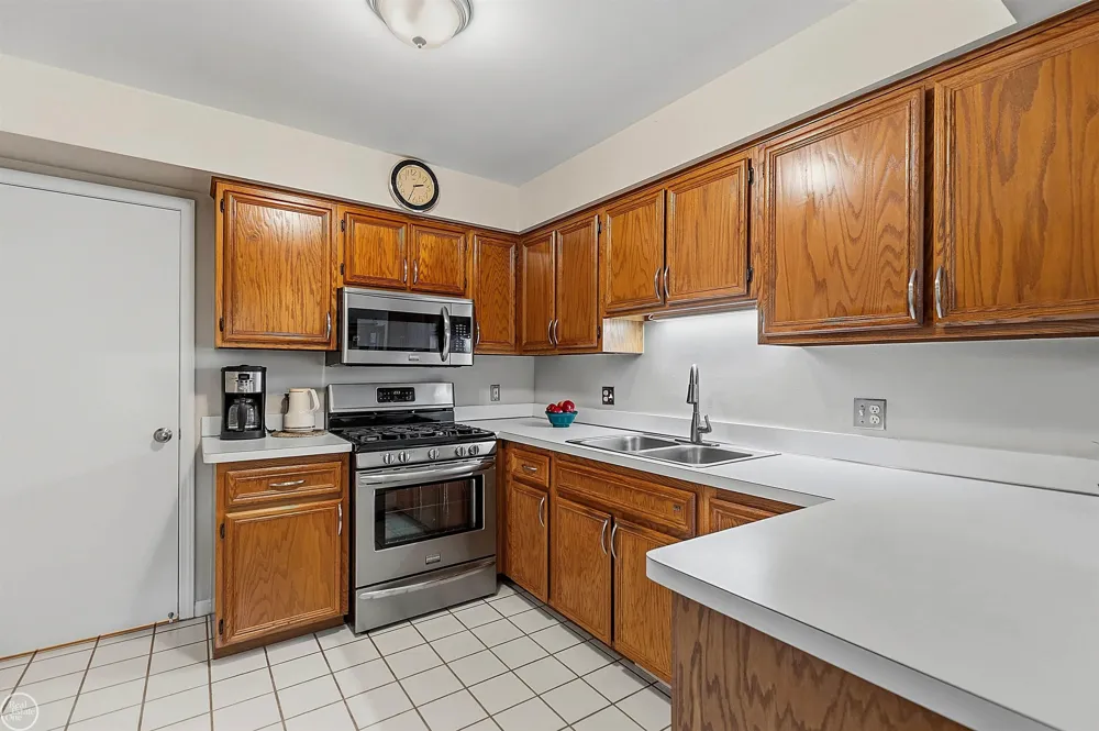 26160 Knollwood Drive Chesterfield Township, MI 48051