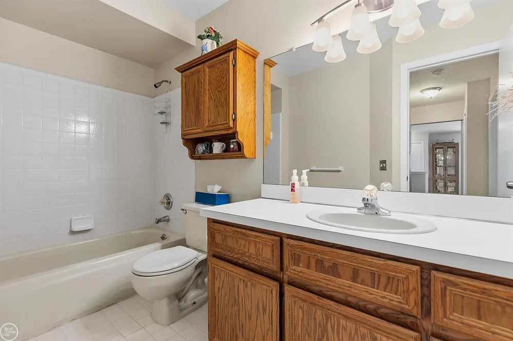 26160 Knollwood Drive Chesterfield Township, MI 48051