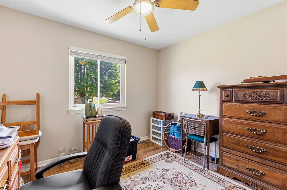 26160 Knollwood Drive Chesterfield Township, MI 48051