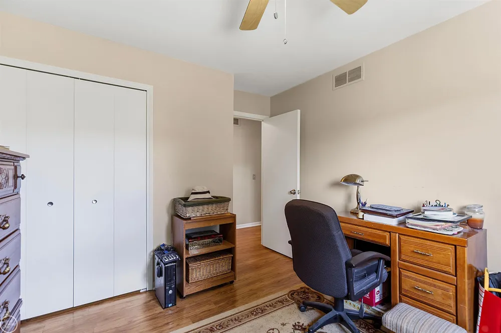 26160 Knollwood Drive Chesterfield Township, MI 48051
