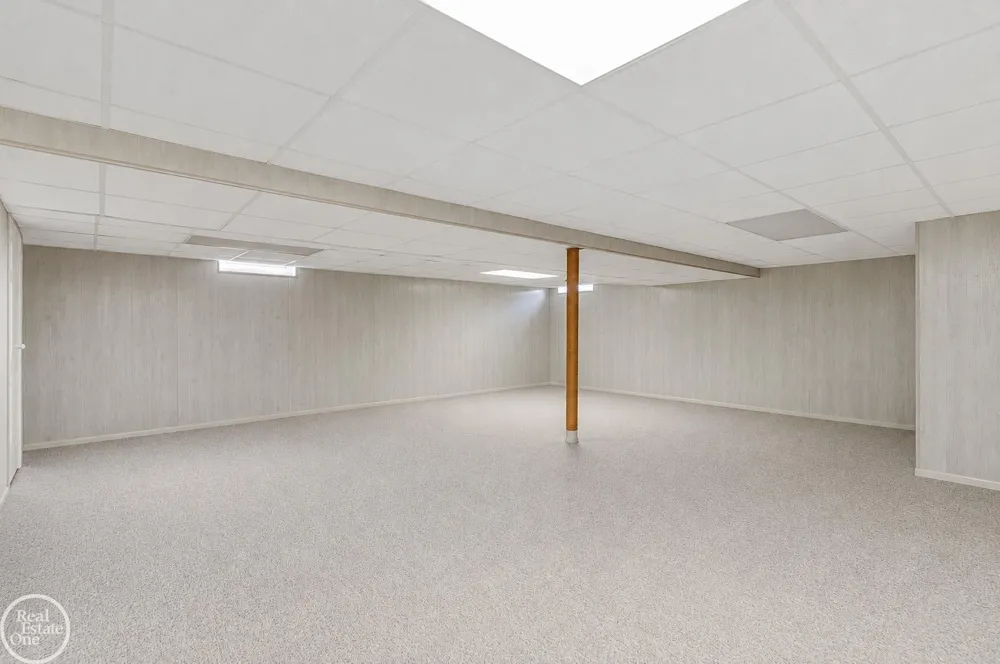 26160 Knollwood Drive Chesterfield Township, MI 48051