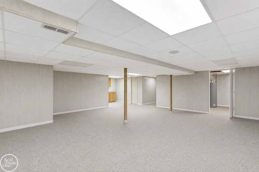 26160 Knollwood Drive Chesterfield Township, MI 48051