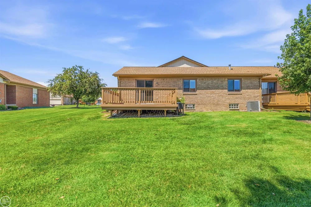 26160 Knollwood Drive Chesterfield Township, MI 48051