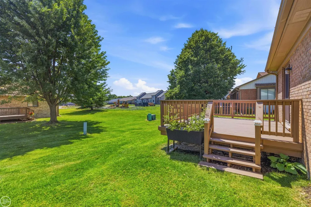 26160 Knollwood Drive Chesterfield Township, MI 48051