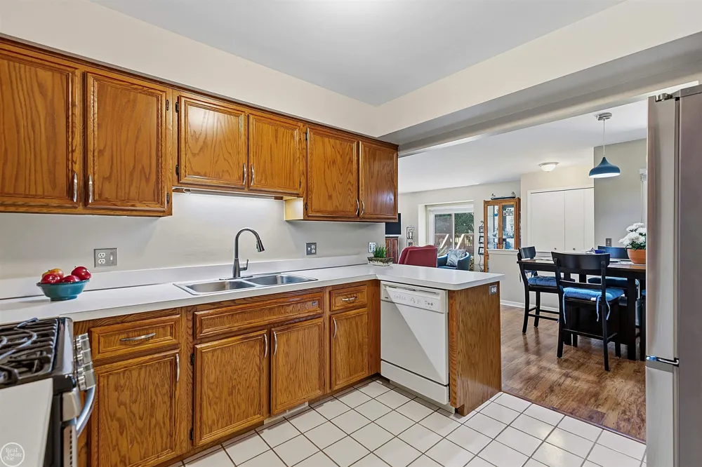 26160 Knollwood Drive Chesterfield Township, MI 48051