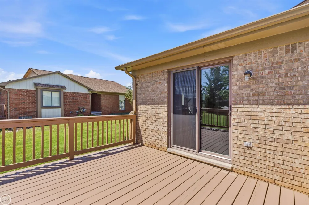26160 Knollwood Drive Chesterfield Township, MI 48051
