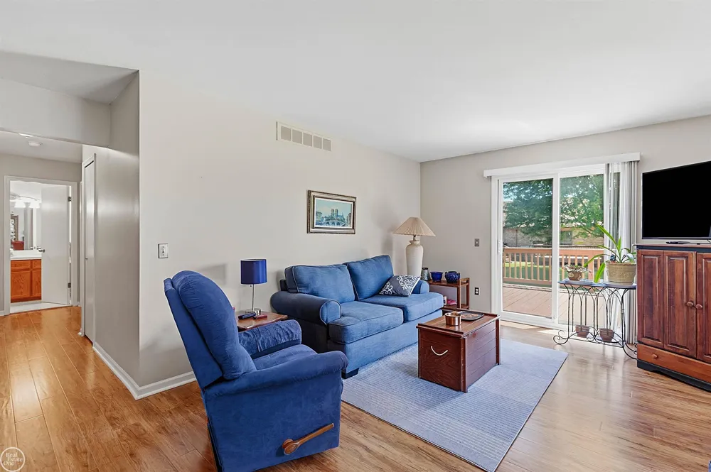 26160 Knollwood Drive Chesterfield Township, MI 48051