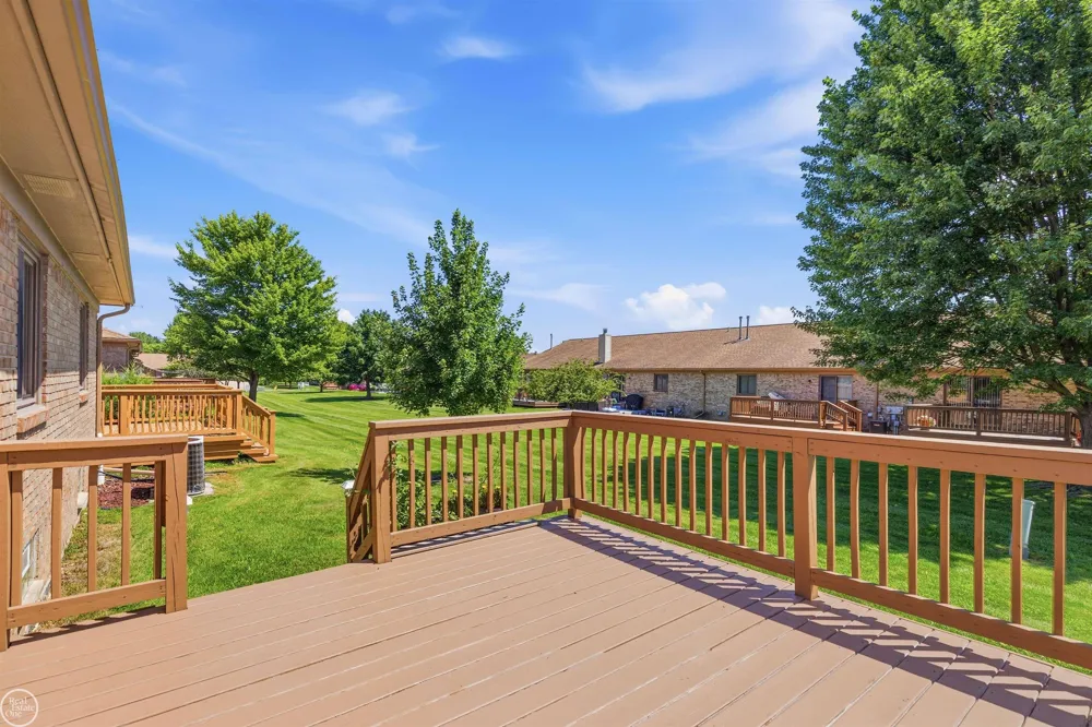 26160 Knollwood Drive Chesterfield Township, MI 48051