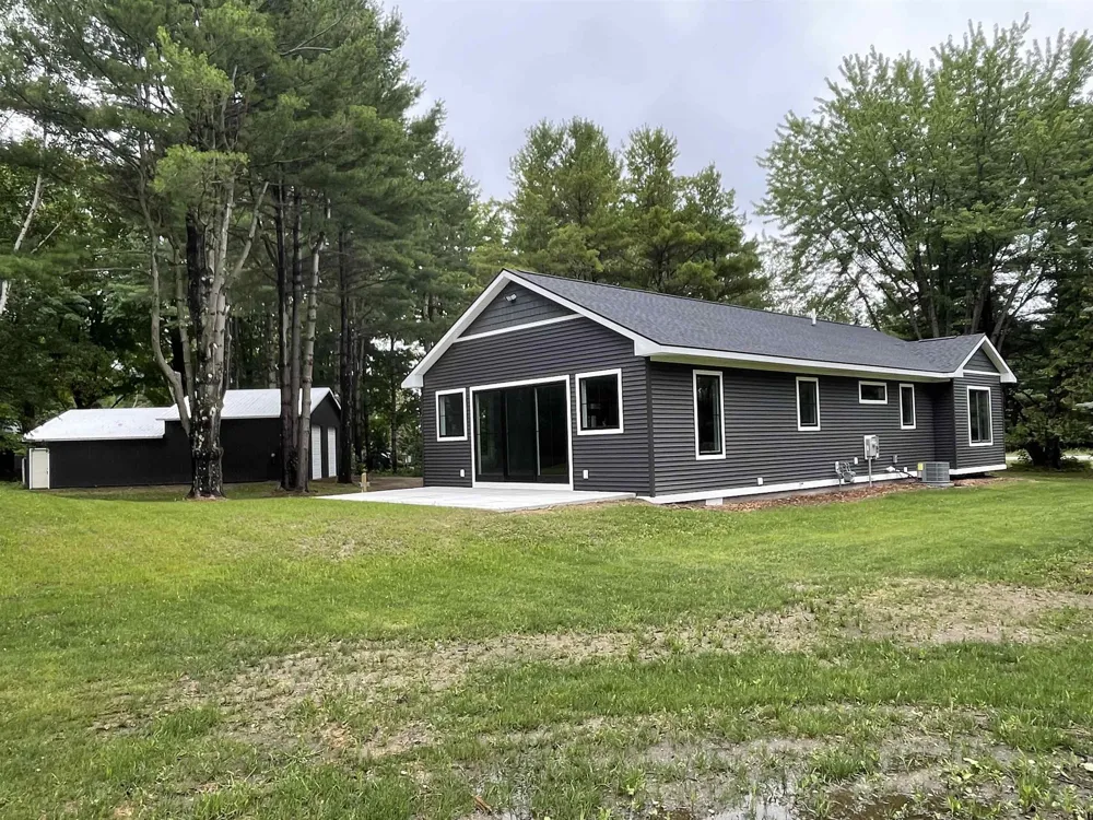 8279 Cherry Avenue Milton Township, MI 49676