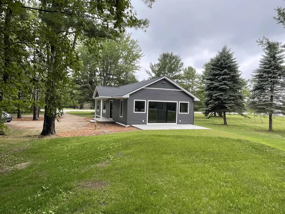 8279 Cherry Avenue Milton Township, MI 49676