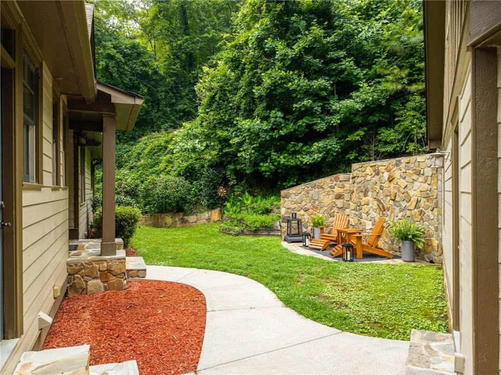 1117 Rambling Road Fairmount, GA 30139