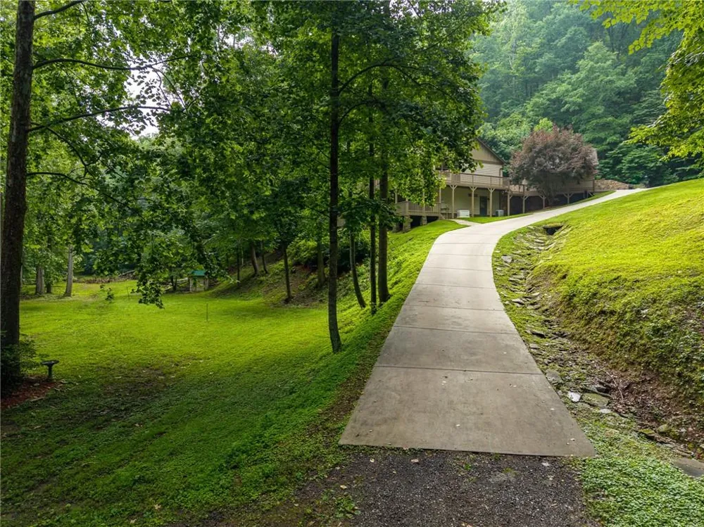 1117 Rambling Road Fairmount, GA 30139