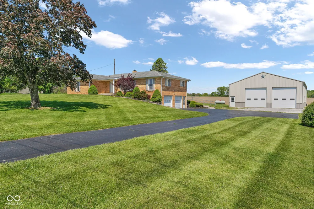 4881 E US HWY 40 Greencastle, IN 46135