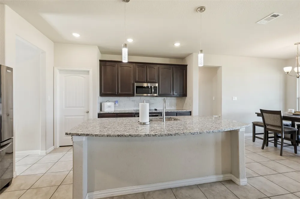 1212 County Road 4797 Springtown, TX 76082