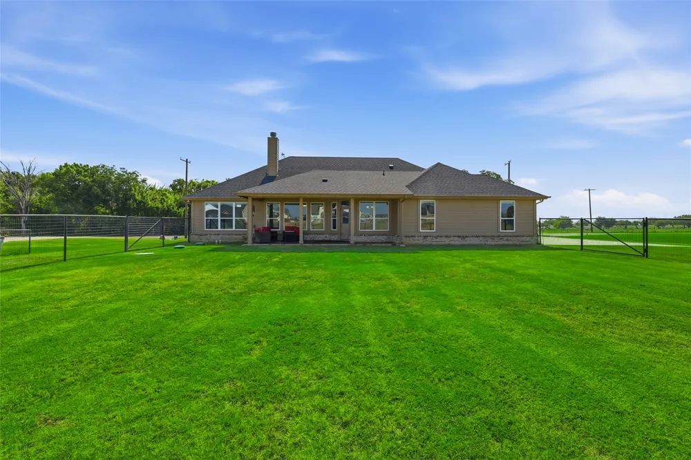 1212 County Road 4797 Springtown, TX 76082